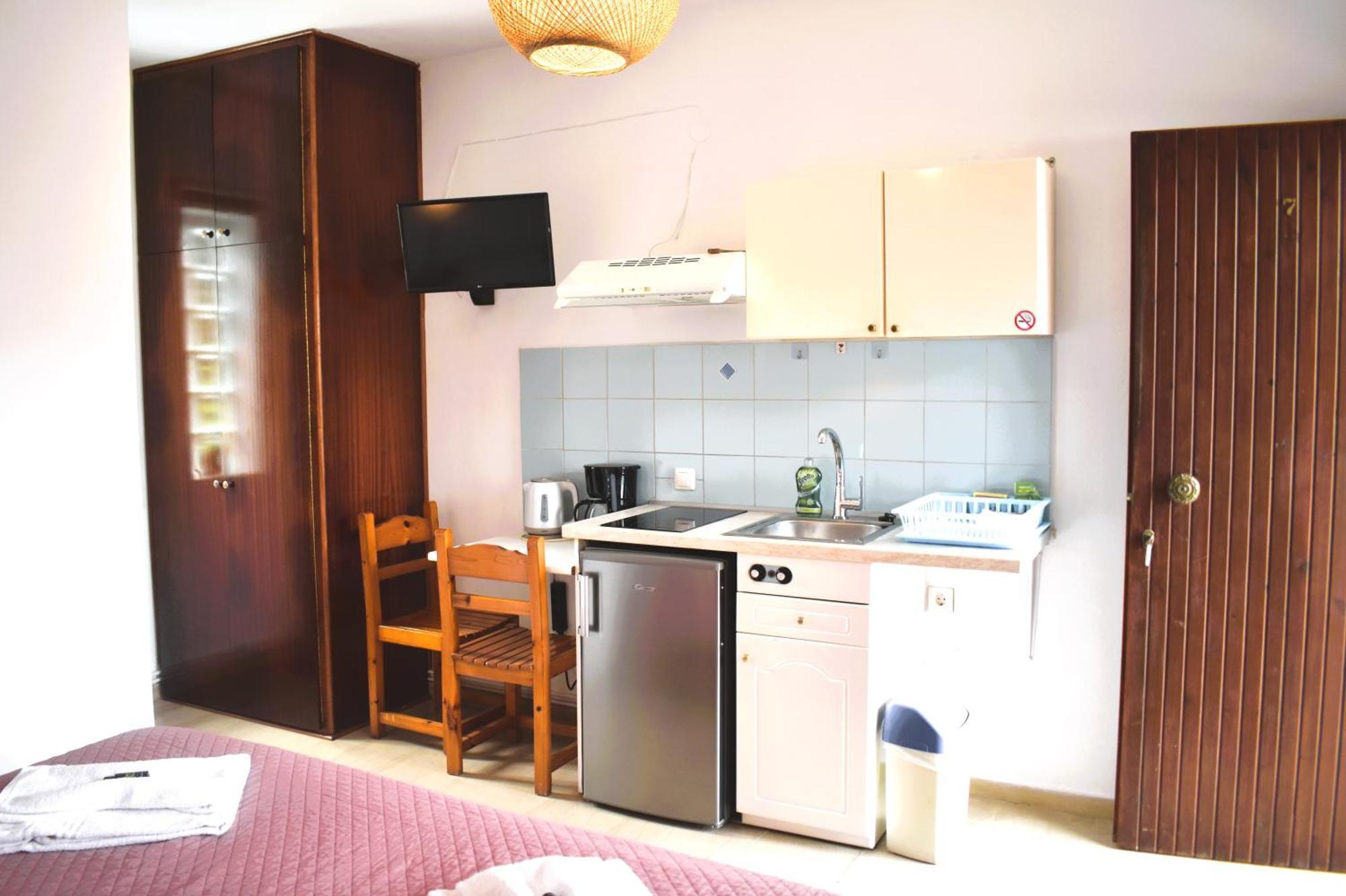 Kostas Apartments & Studios Agios Georgios Pagon Exterior photo