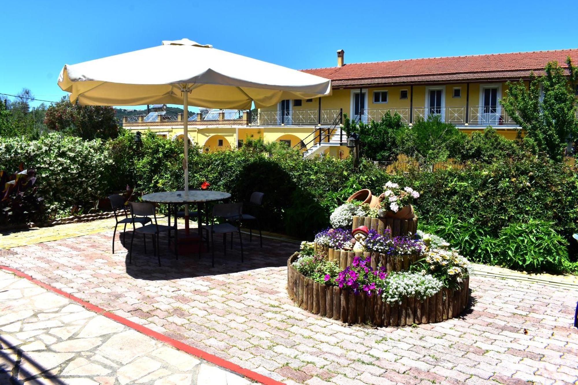 Kostas Apartments & Studios Agios Georgios Pagon Exterior photo